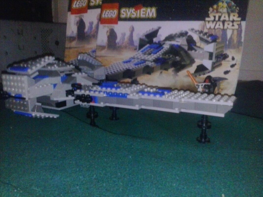 LEGO Star Wars Episode 1 Darth Maul Sith Infiltrator Spaceship